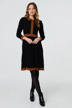 Border Print Pleated Knit Knee Length Dress