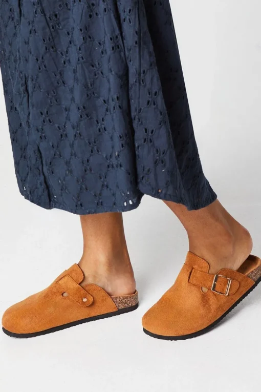 Faith: Habba Closed Toe Footbed Mules