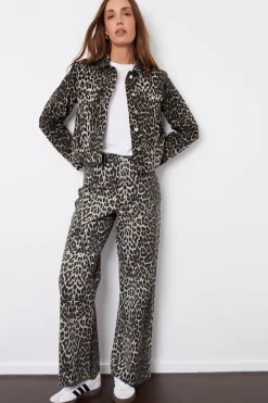 Petite 'Soleil' Leopard Print Wide Leg Denim Jeans