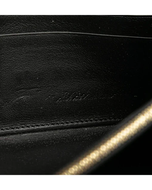 Preloved Leather Zip Around Wallet with Interior Zip and Slip Pockets