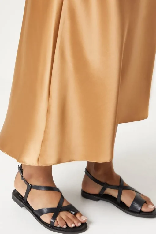 Principles: Bonnie Toe Loop Flat Sandals