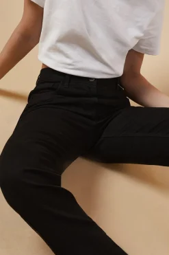 Slim Mom Jeans