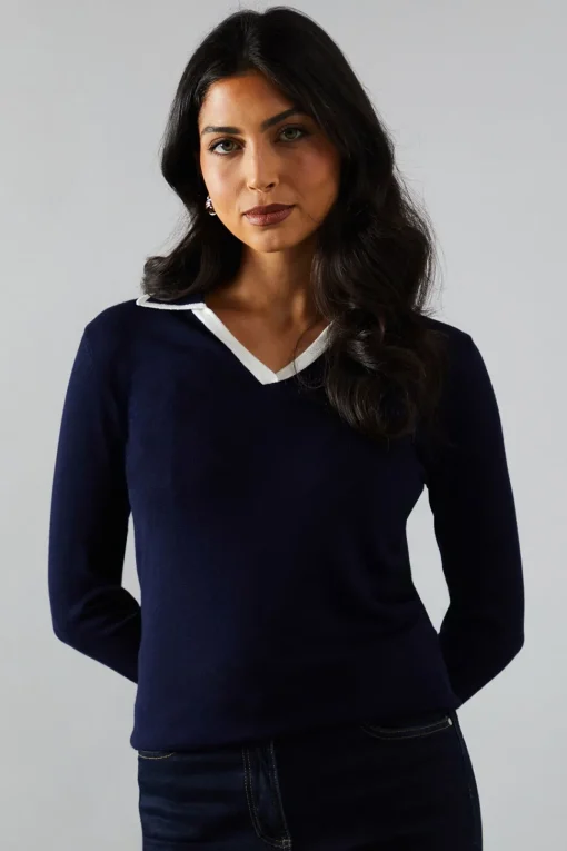 Tipped collared fine gauge knitted top