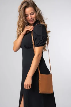 'Barton' Vegetable-Tanned Leather Phone Bag